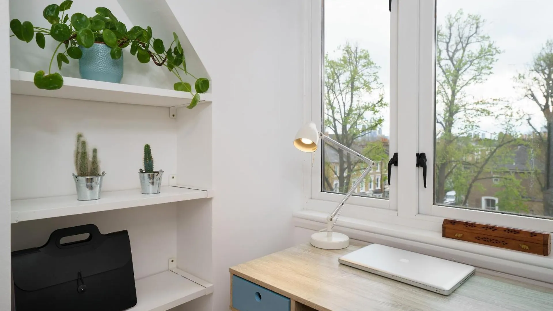 Lovely Apartment In Victoria Park Village Londýn
