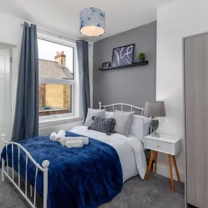 https://host-liverpool-delightful-hidden-gem-3-en-suites-parking.hotelsin-chester.com