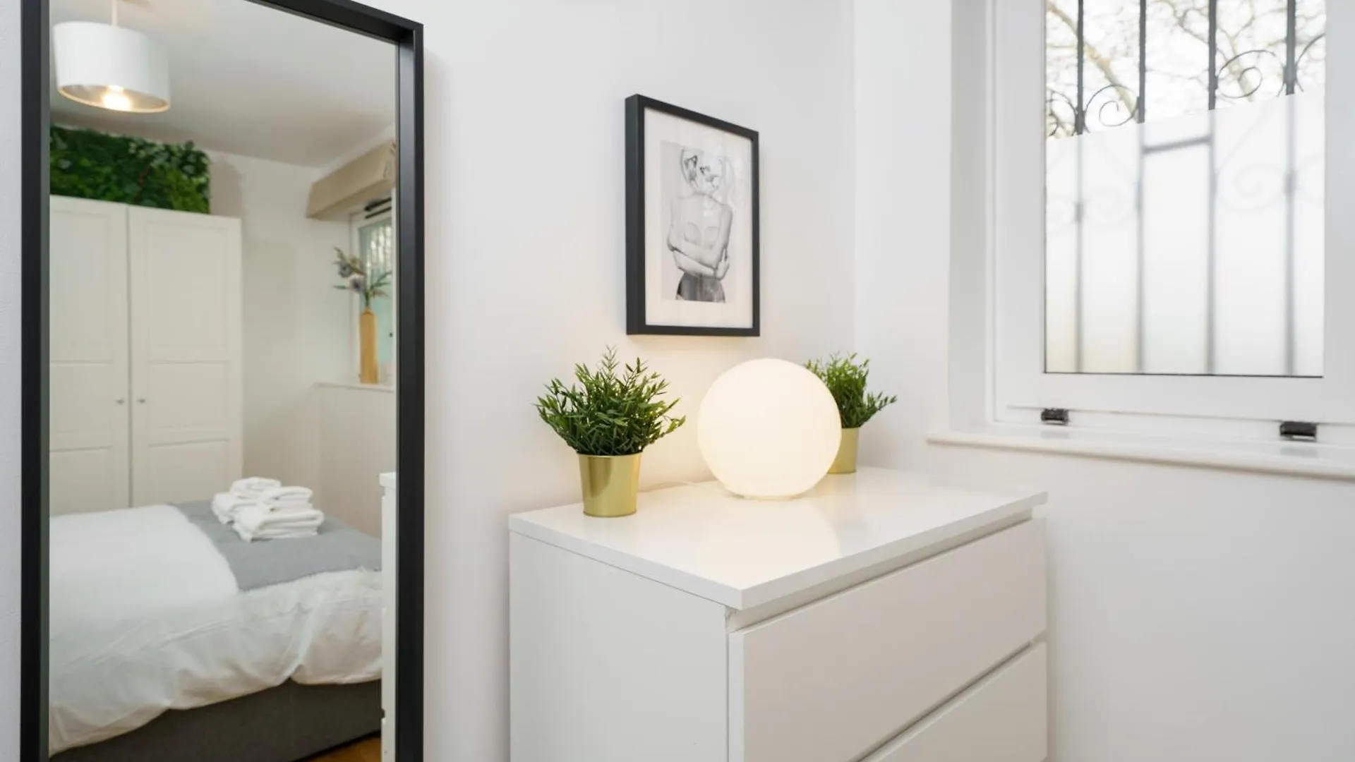 Lovely Apartment In Victoria Park Village London