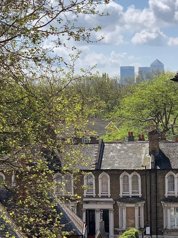 Lovely Apartment In Victoria Park Village London 0*,