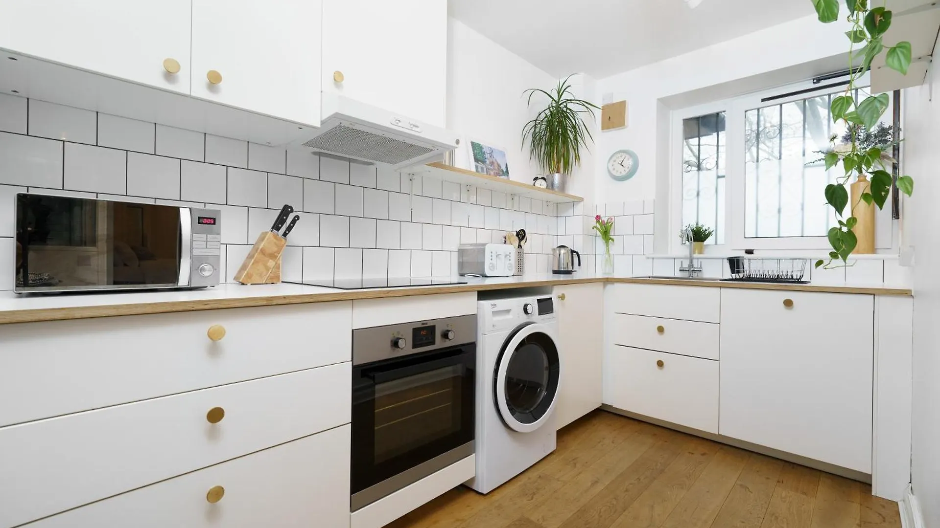 Lovely Apartment In Victoria Park Village London 0*,  United Kingdom