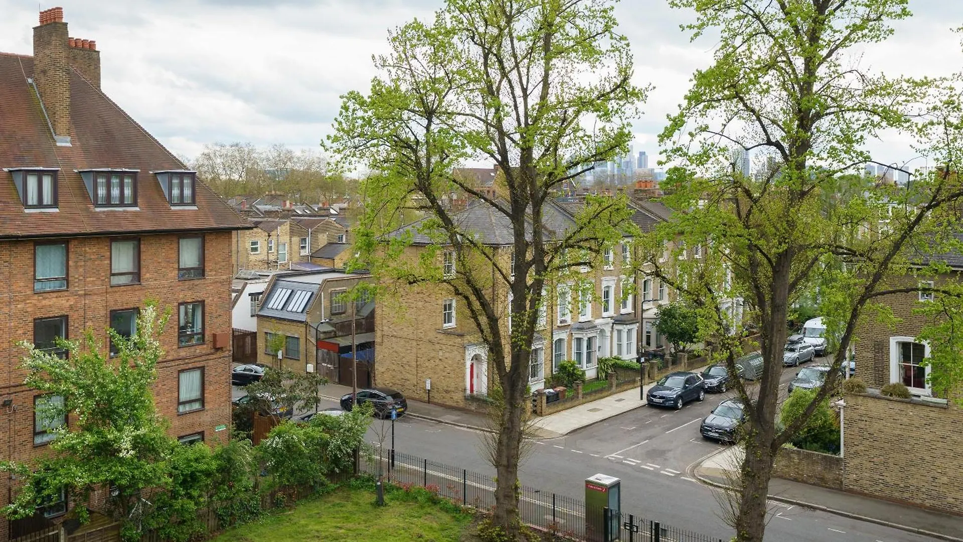 Lovely Apartment In Victoria Park Village London 0*,